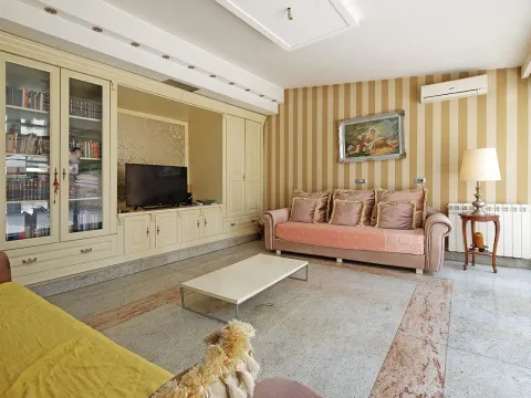 Izdavanje, četvorosoban stan, 200m², Vračar Hram, Vračar Sve Podlokacije - image 7