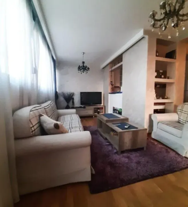Izdavanje, dvosoban stan, 70m², City Kvart, Podgorica