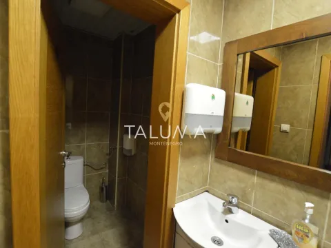 Rent, office space, 129m², Dalmatinska ulica, Podgorica - image 4