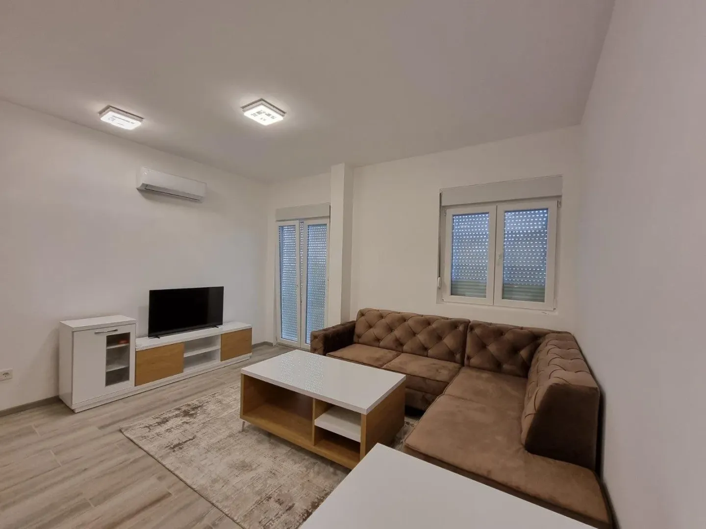 Izdavanje, dvosoban stan, 58m², Podgorica, Crna Gora
