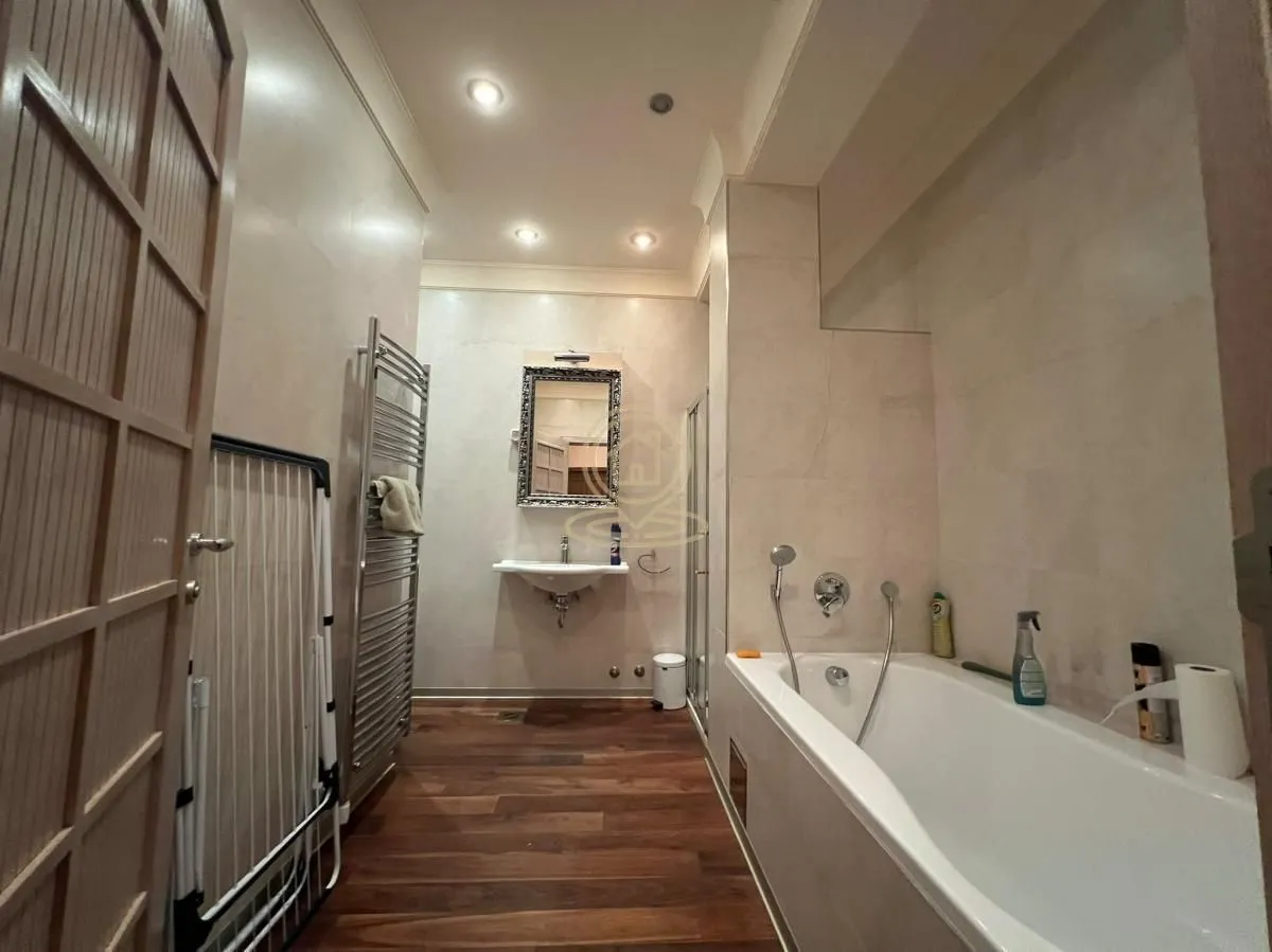 Izdavanje, stan, 220m², Savski Venac, Beograd
