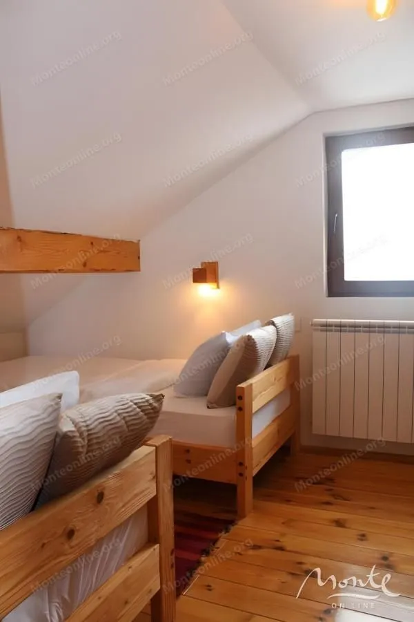 Sale, office space, 300m², Kolašin, Crna Gora