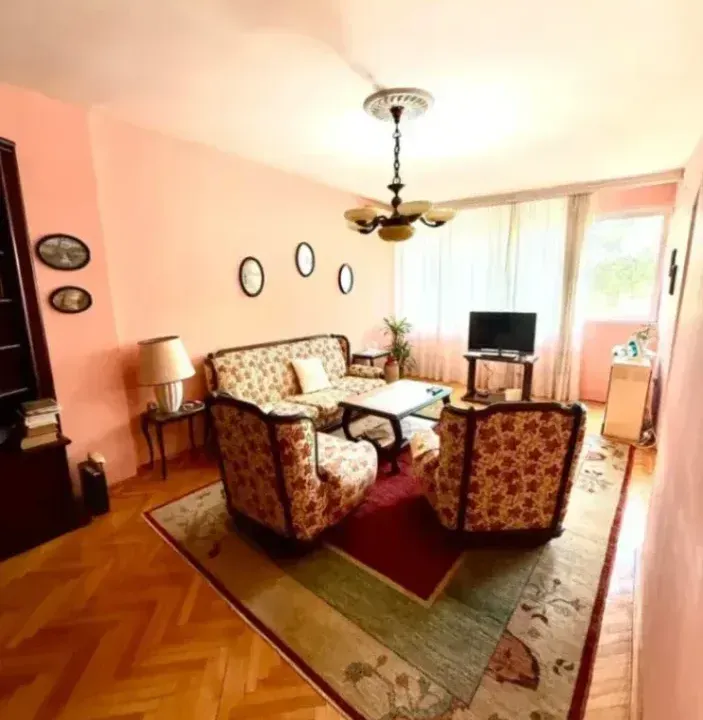 Prodaja, trosoban stan, 100m², Pejton, Podgorica