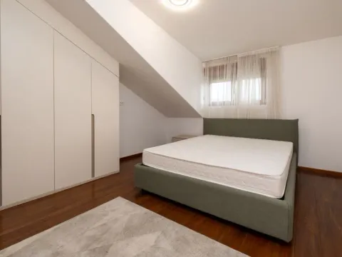 Izdavanje, četvorosoban stan, 127m², Master Kvart, Podgorica - image 4