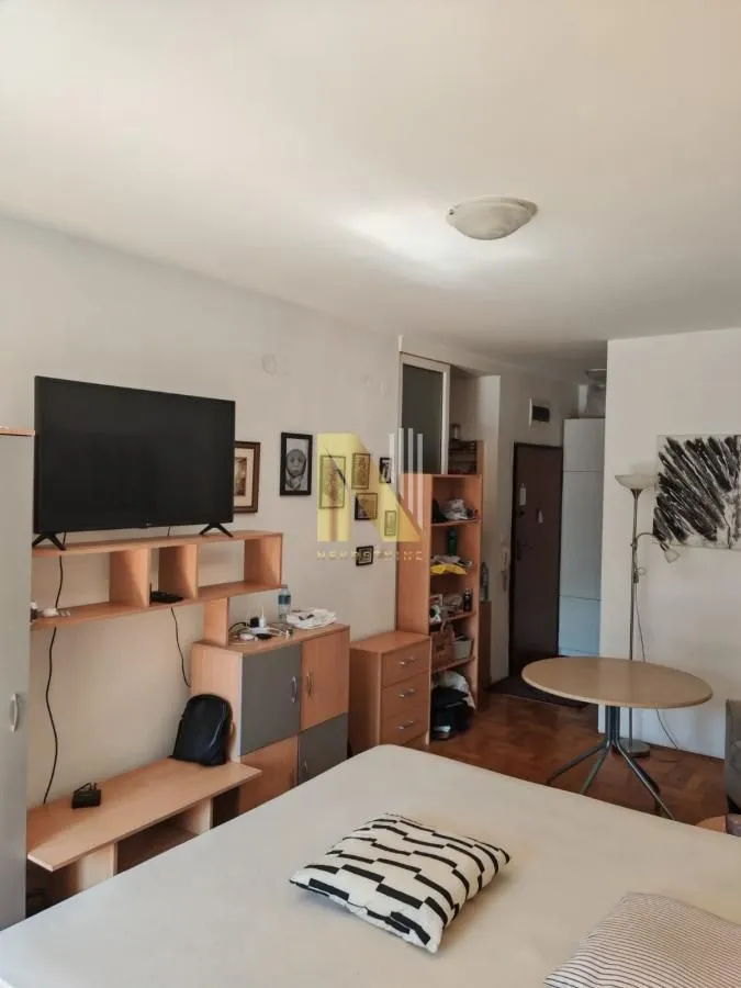 Izdavanje, jednosoban stan, 30m², Centar, Novi Sad