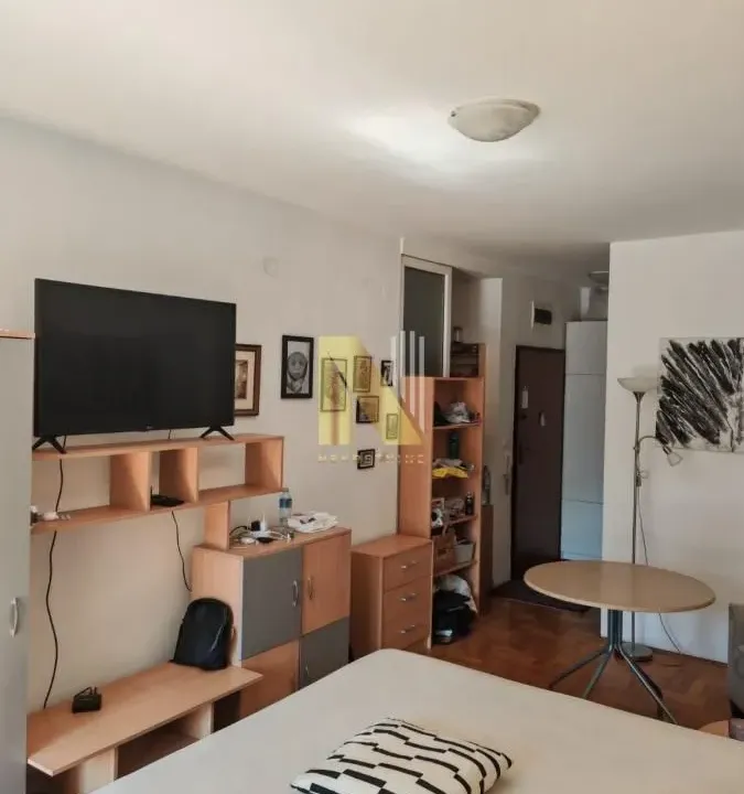 Izdavanje, jednosoban stan, 30m², Centar, Novi Sad