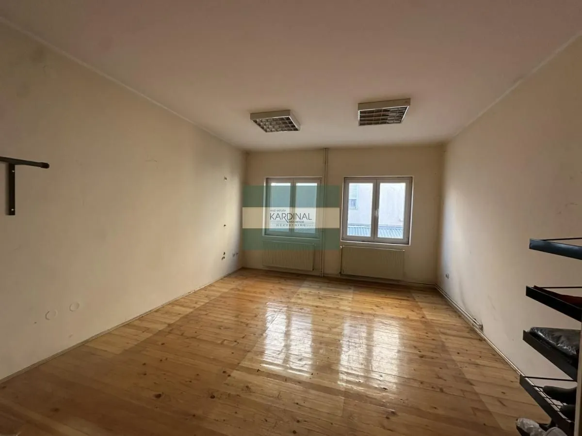 Rent, office space, 700m², Grošnica, Kragujevac
