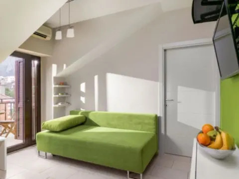 Izdavanje, jednosoban stan, 30m², Dobrota, Kotor