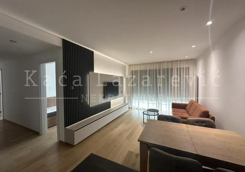 Izdavanje, trosoban stan, 92m², Stari Grad, Beograd