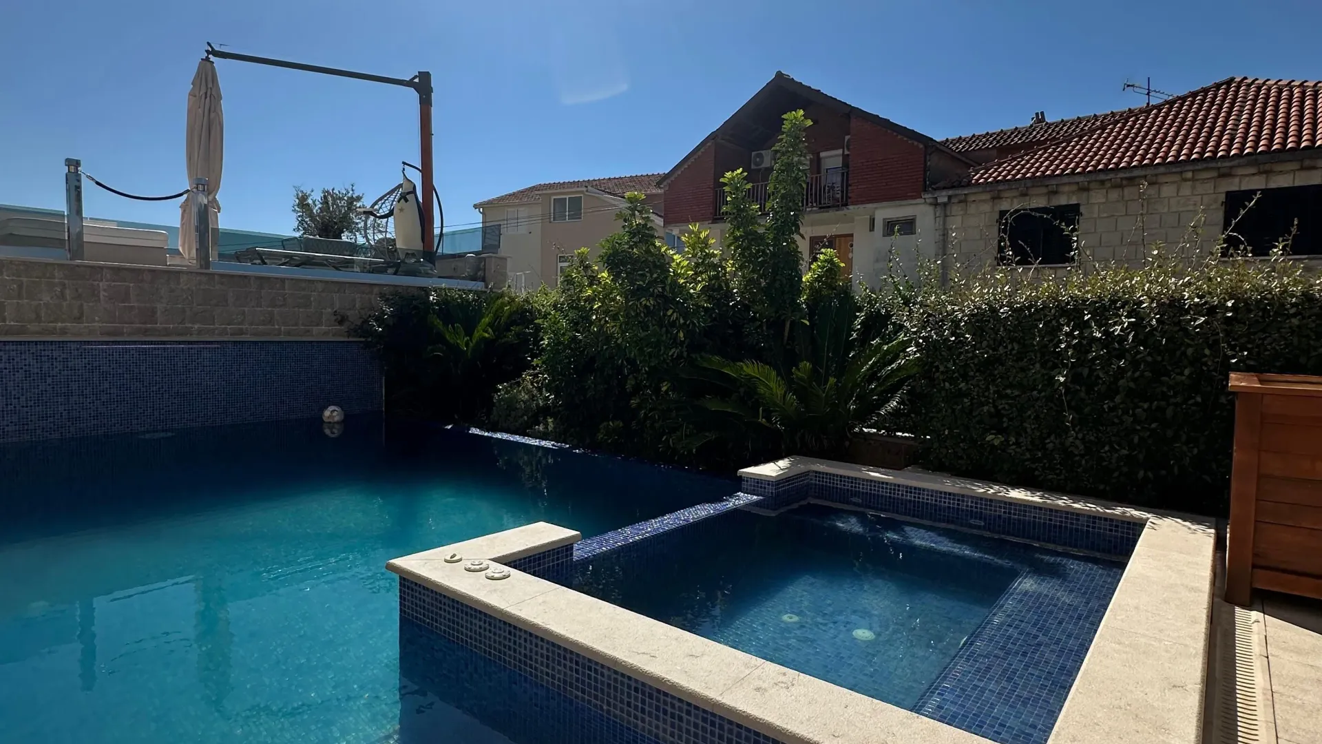 Rent, one bedroom apartment, 63m², Centar, Tivat