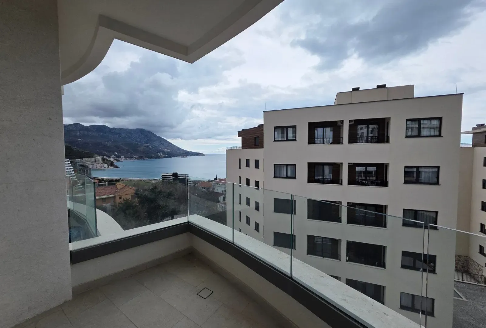 Prodaja, dvosoban stan, 69m², Bečići, Budva