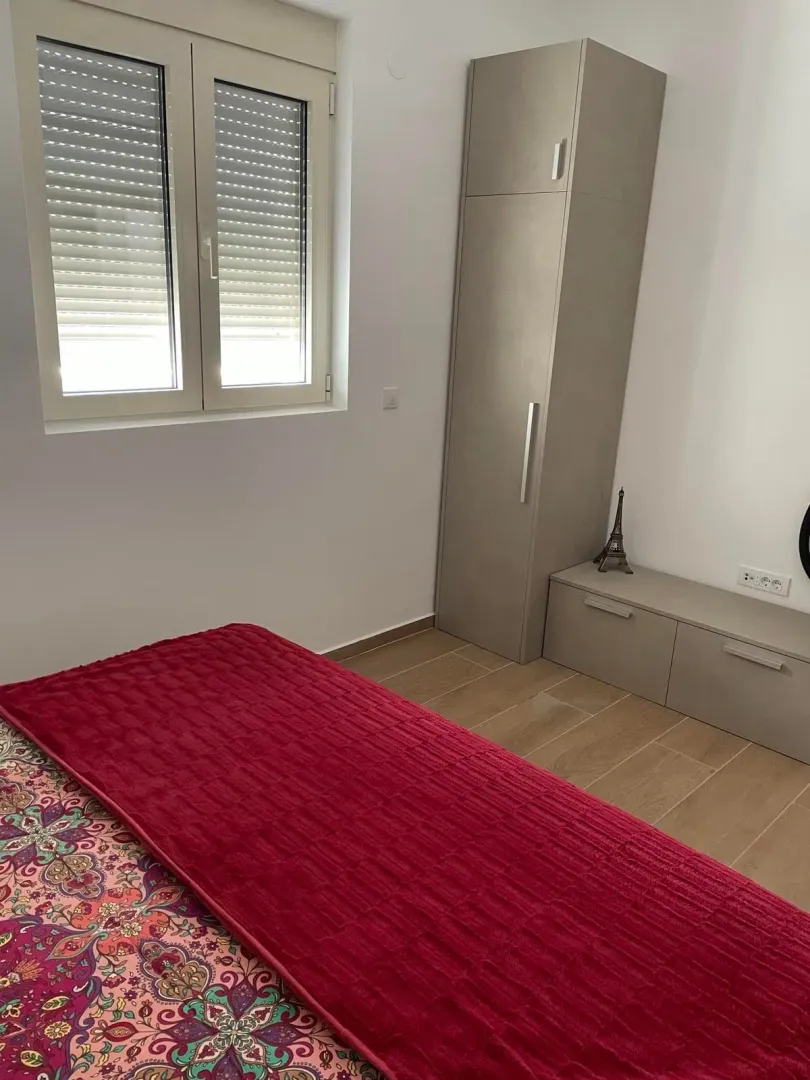 Izdavanje, jednosoban stan, 63m², Pržno, Budva