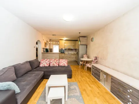 Prodaja, dvosoban stan, 150m², Stari Aerodrom, Podgorica - image 6