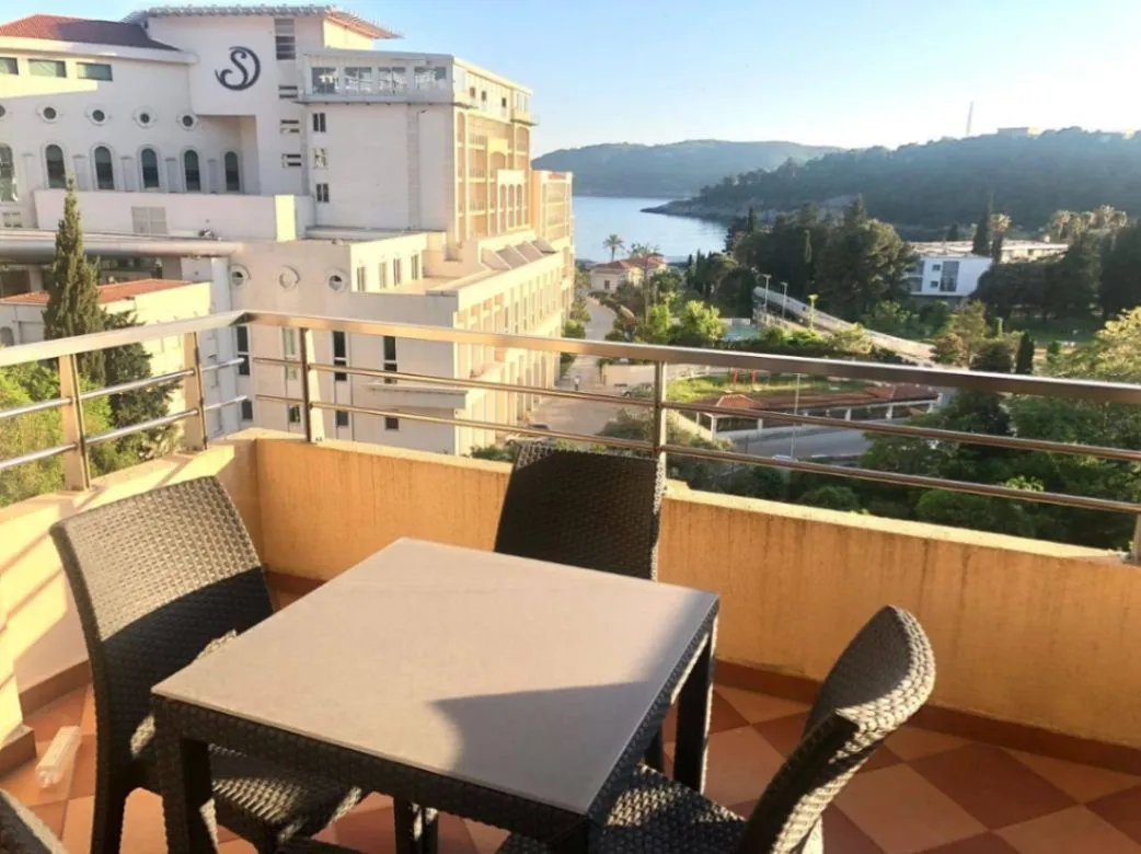 Rent, three bedroom apartment, 85m², Bečići, Budva