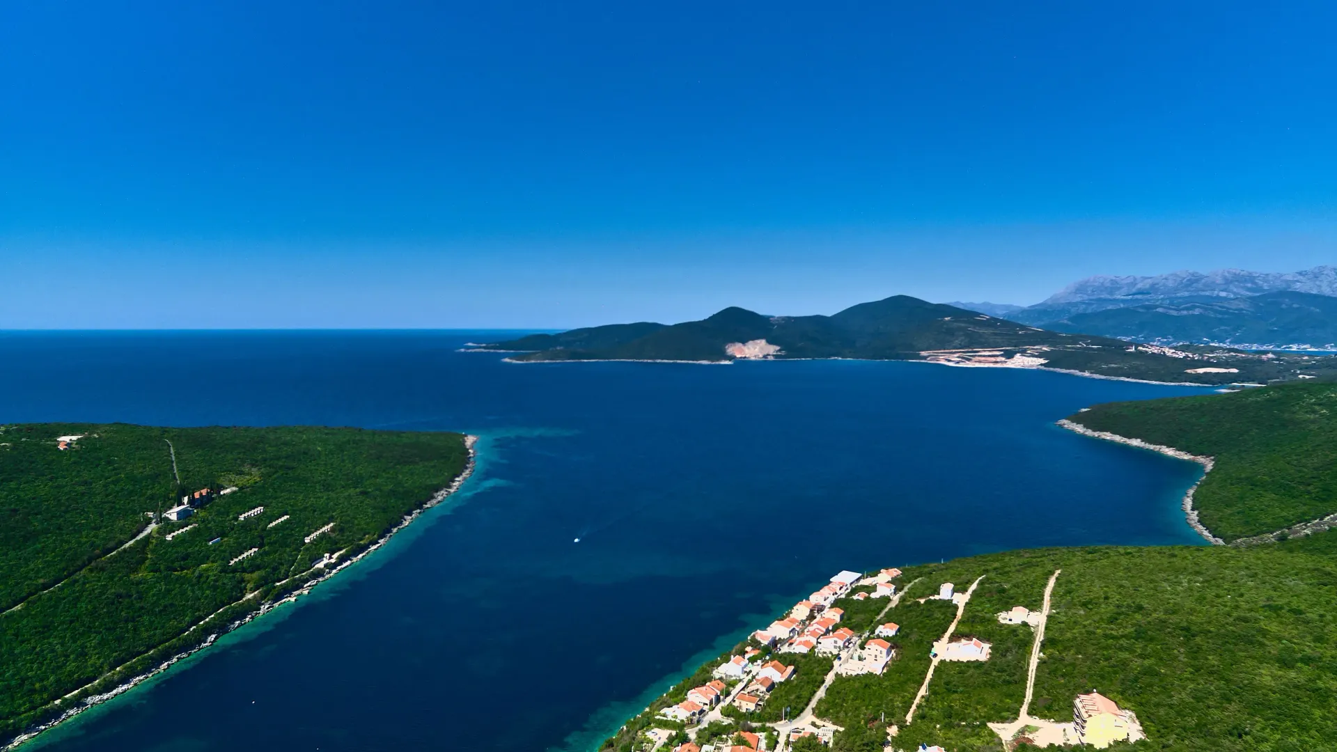 Prodaja, dvosoban stan, 92m², Bigova, Kotor