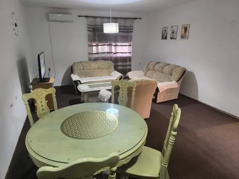 Izdavanje, trosoban stan, 70m², Stari Aerodrom, Podgorica - image 2