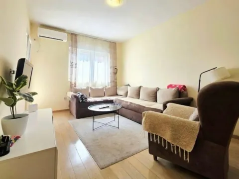 Izdavanje, jednosoban stan, 46m², City Kvart, Podgorica - image 1