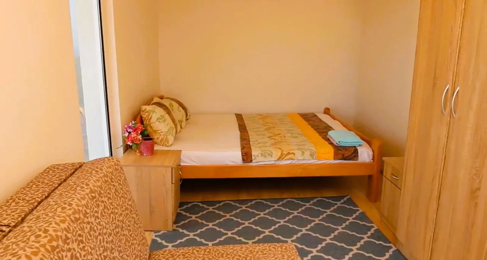 Izdavanje, kuća, 382m², Krimovica, Kotor