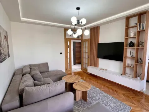 Izdavanje, dvosoban stan, 65m², Gintaš, Podgorica - image 2