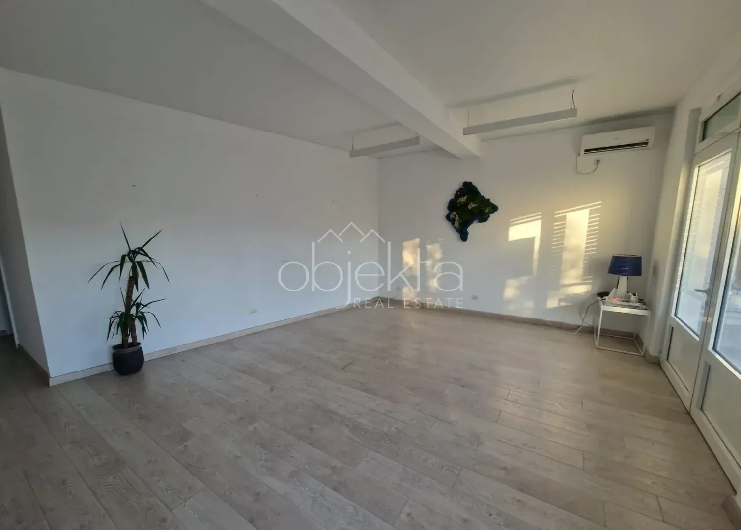 Izdavanje, poslovni prostor, 80m², Tivat, Crna Gora