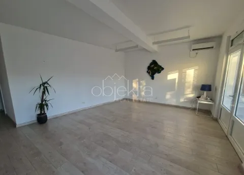 Izdavanje, poslovni prostor, 80m², Tivat, Crna Gora - image 3
