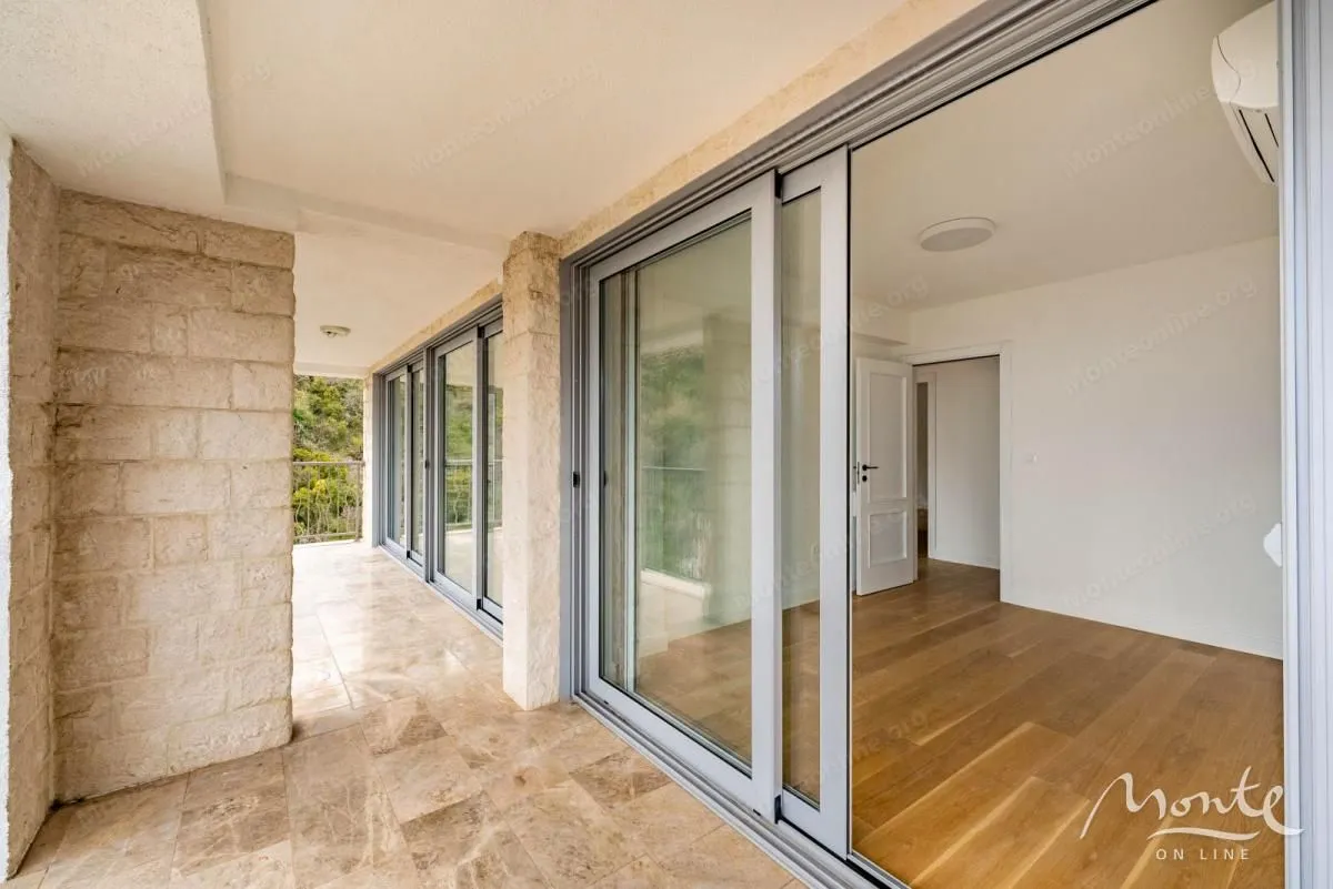 Sale, three bedroom apartment, 160m², Pržno, Budva