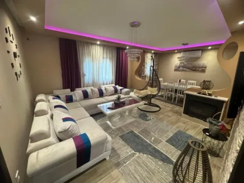 Izdavanje, kuća, 100m², Kakaricka Gora, Podgorica