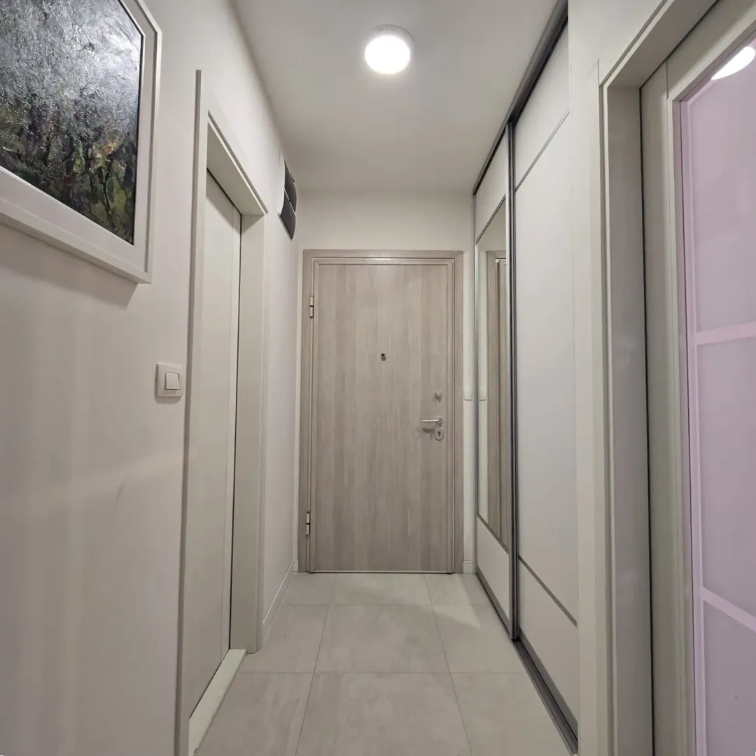 Izdavanje, jednosoban stan, 54m², Central Point, Podgorica