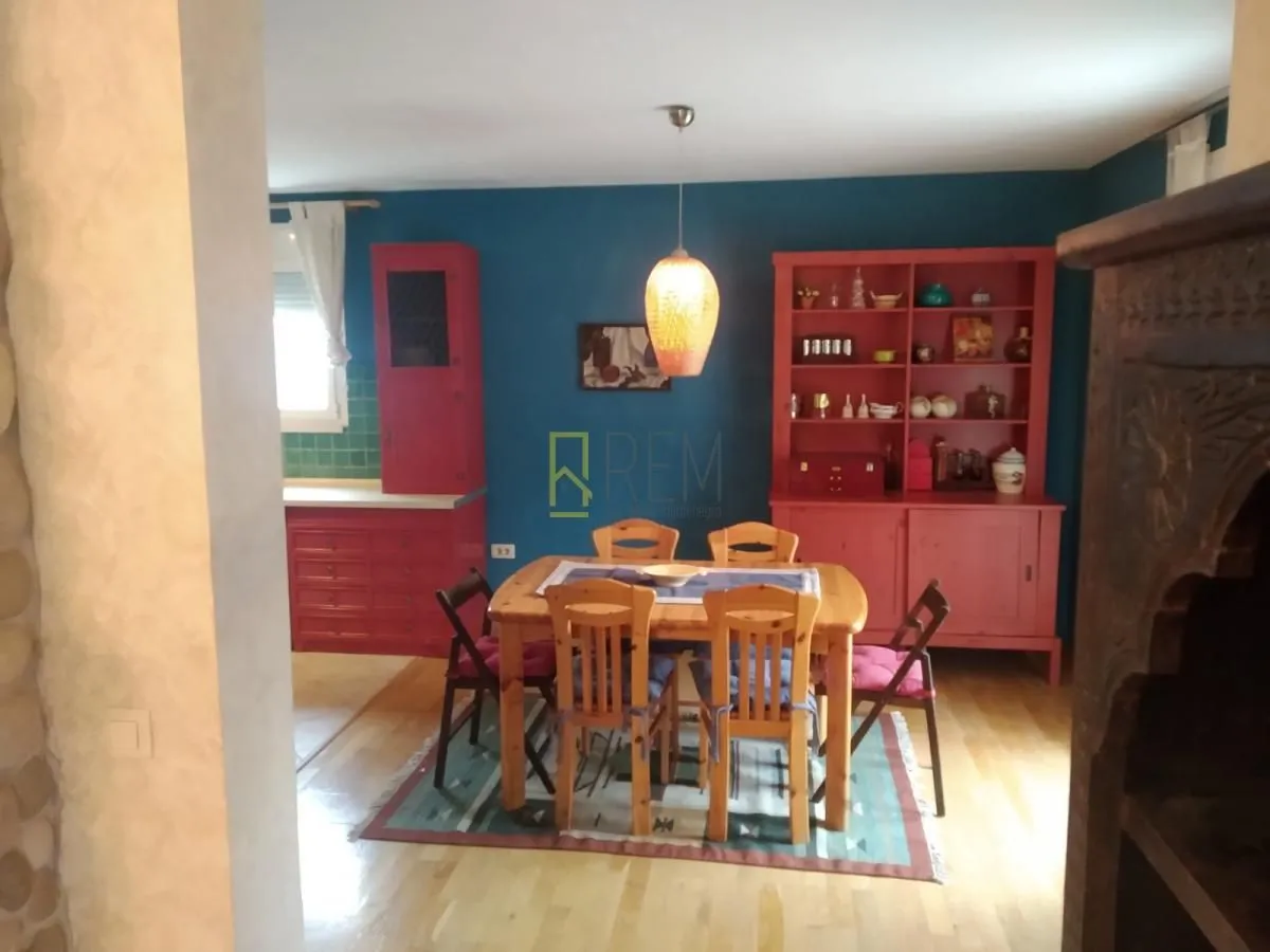 Rent, house, 190m², Tološi, Podgorica