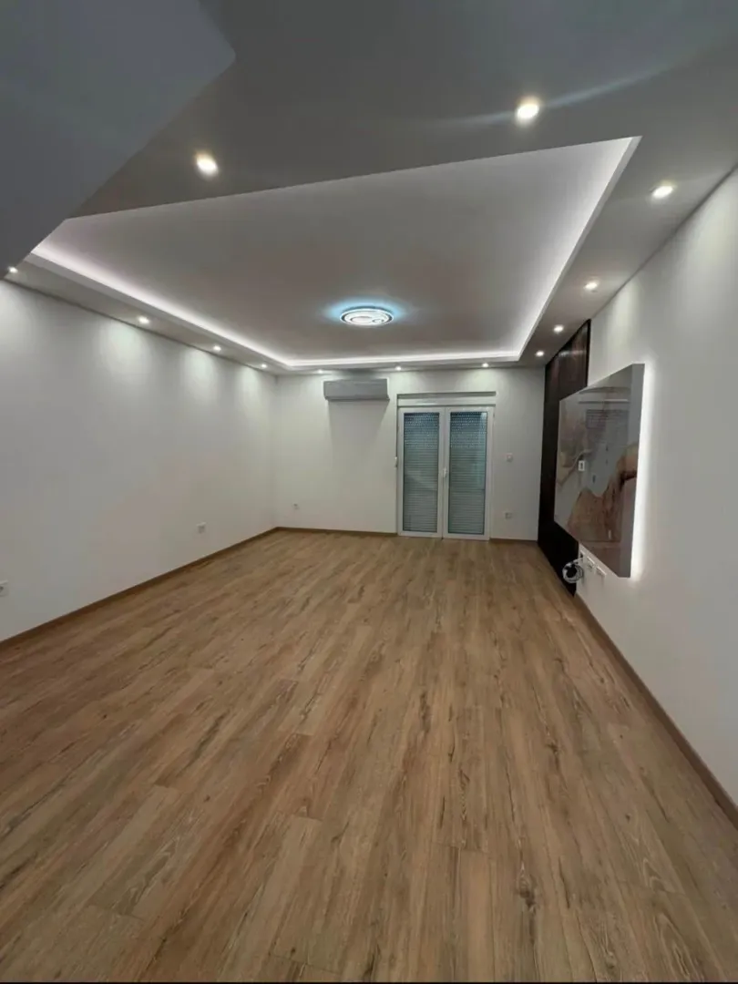 Izdavanje, kuća, 200m², Karaburško Polje, Podgorica