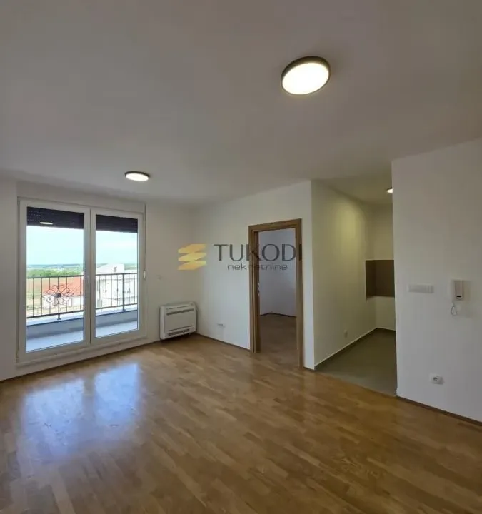 Prodaja, trosoban stan, 80m², Mišeluk, Petrovaradin