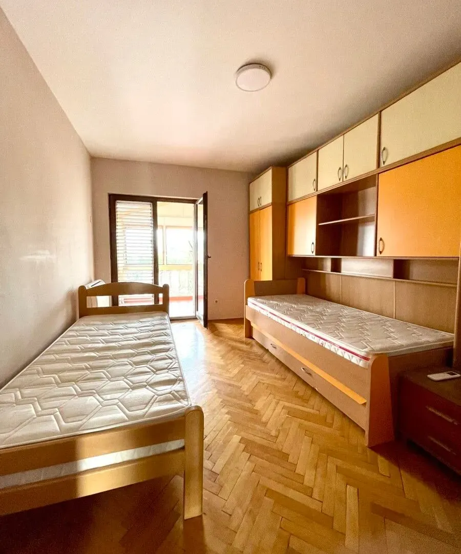 Rent, house, 200m², Konik, Podgorica