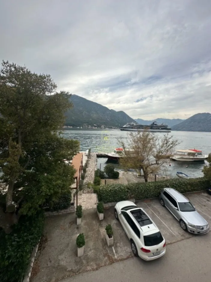 Rent, hospitality venue, 500m², Dobrota, Kotor