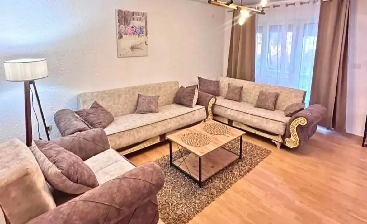 Izdavanje, dvosoban stan, 100m², Tološi, Podgorica