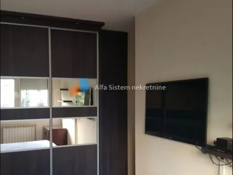 Izdavanje, trosoban stan, 73m², Stari Grad, Beograd - image 11