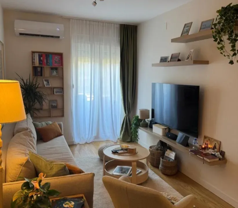 Izdavanje, jednosoban stan, 40m², Central Point, Podgorica