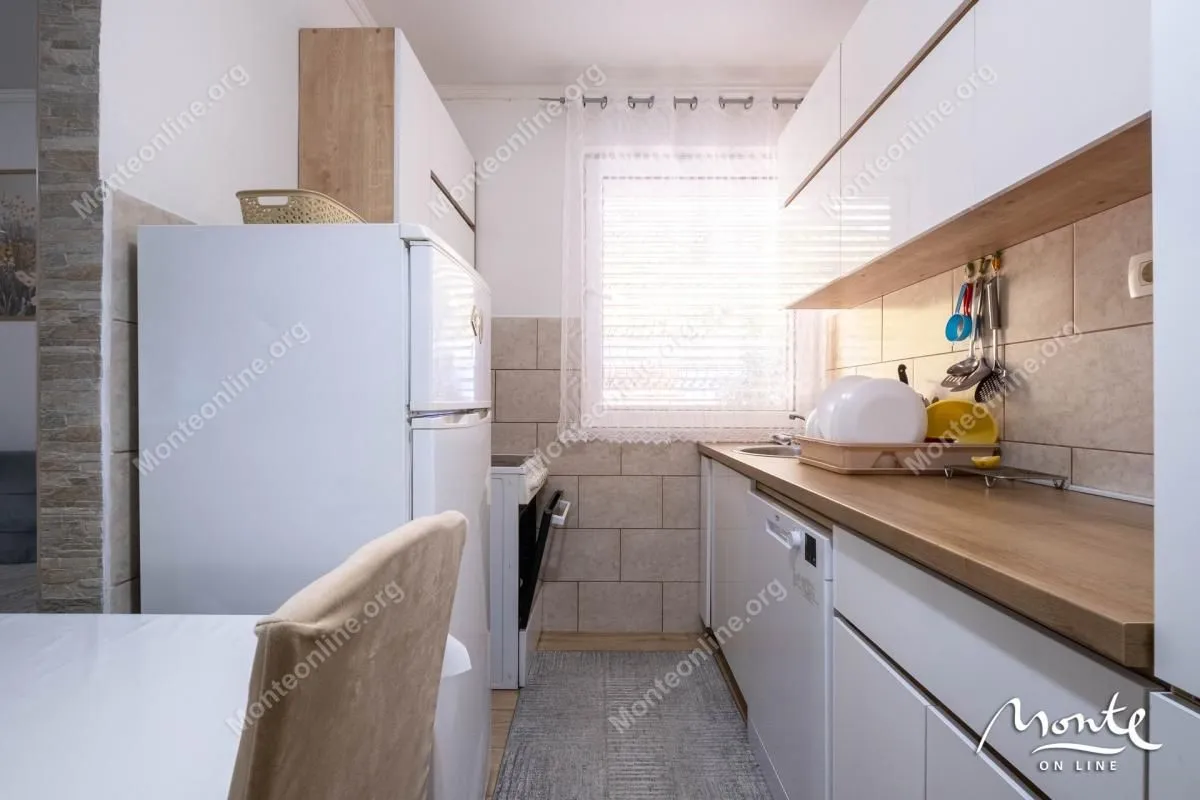 Prodaja, dvosoban stan, 48m², Dobrota, Kotor
