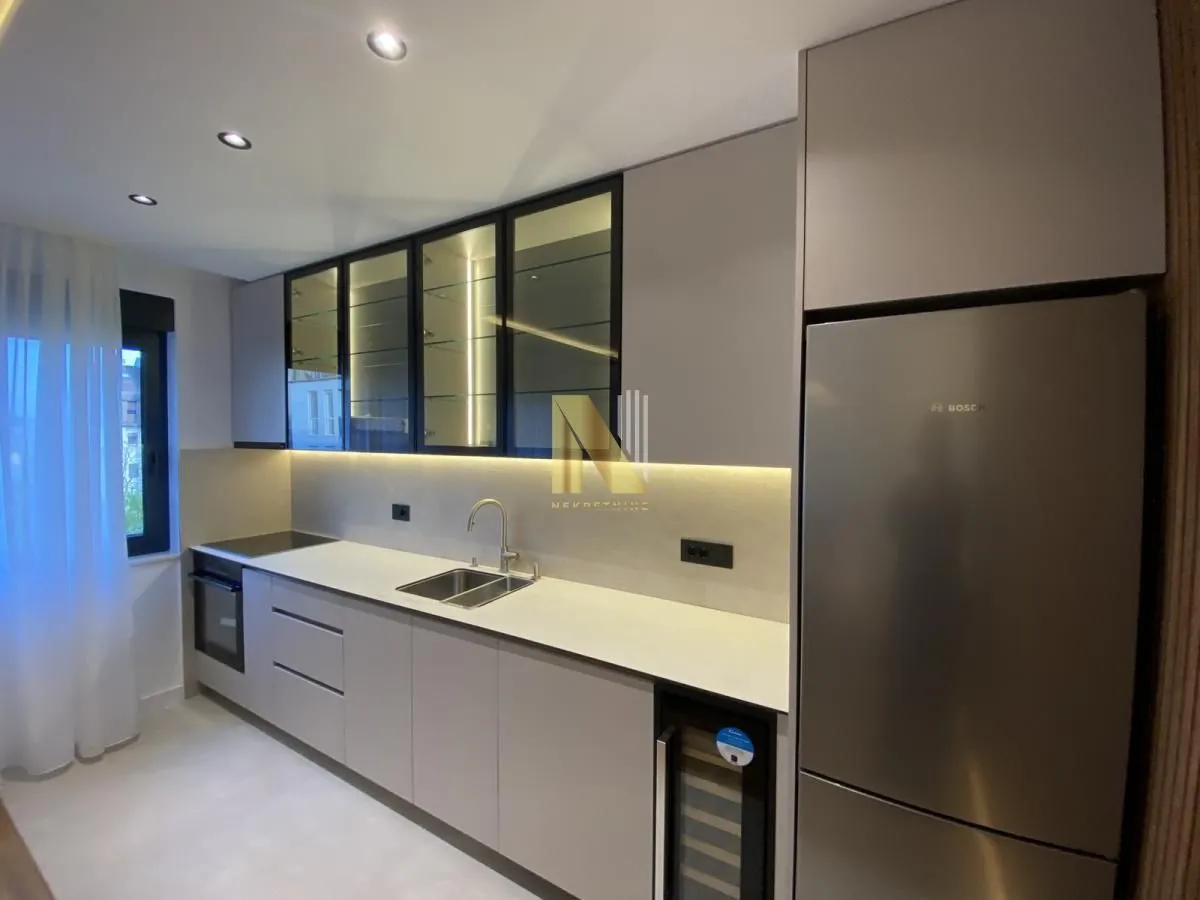 Prodaja, četvorosoban stan, 119m², Centar, Novi Sad
