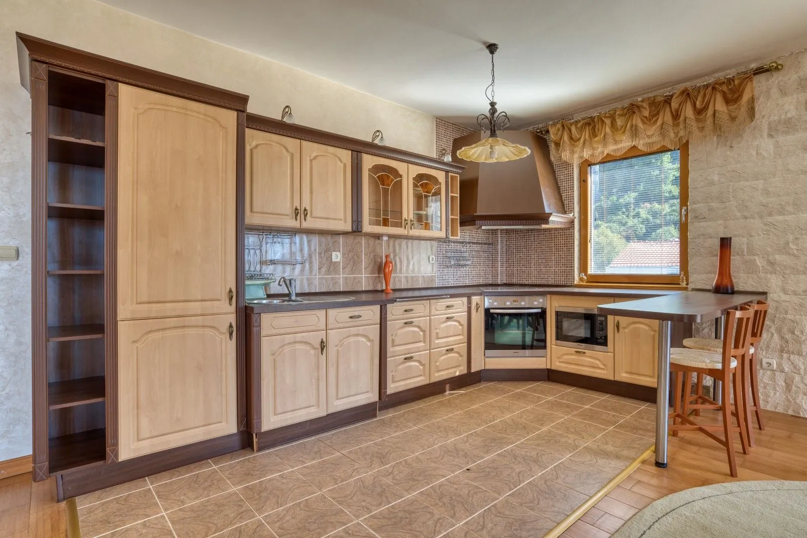 Sale, three bedroom apartment, 146m², Sveti Stefan, Budva