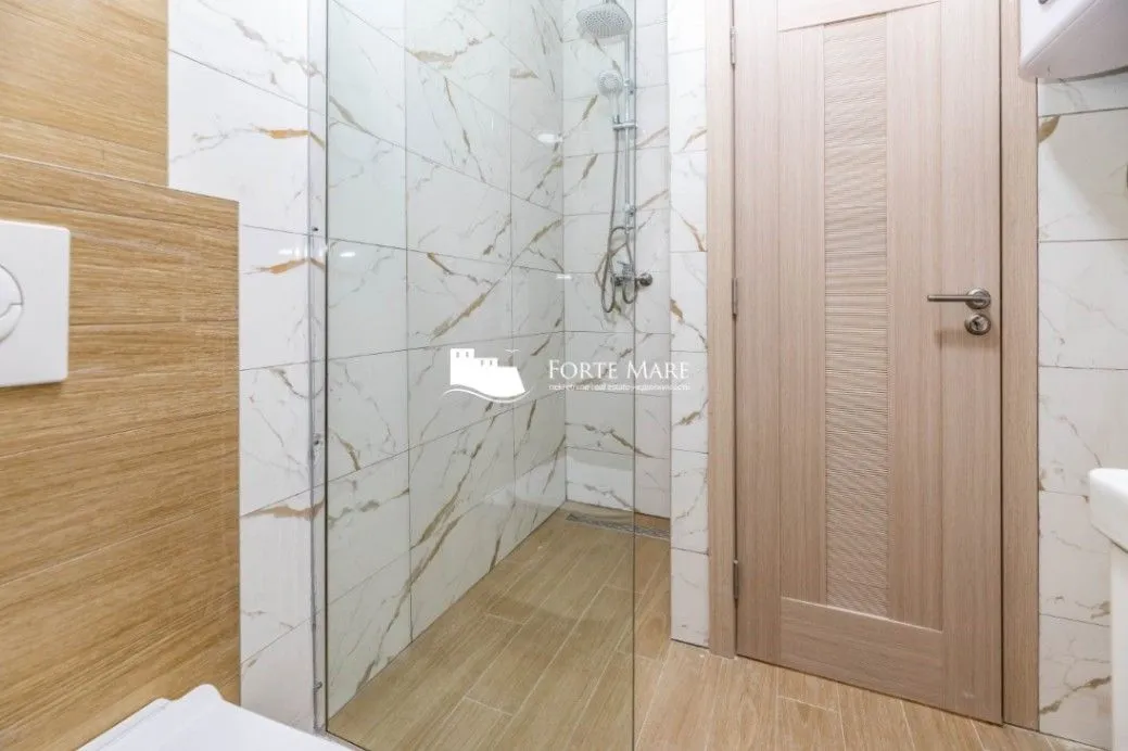 Prodaja, dvosoban stan, 73m², Đenovići, Herceg Novi