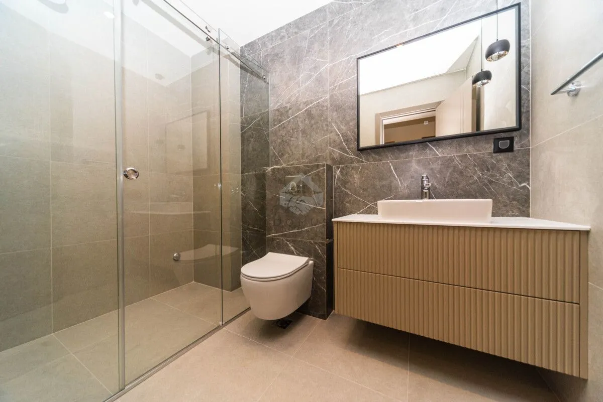 Izdavanje, kuća, 280m², Stari Aerodrom, Podgorica