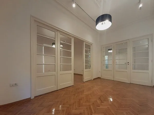 Izdavanje, poslovni prostor, 87m², Vračar, Šid