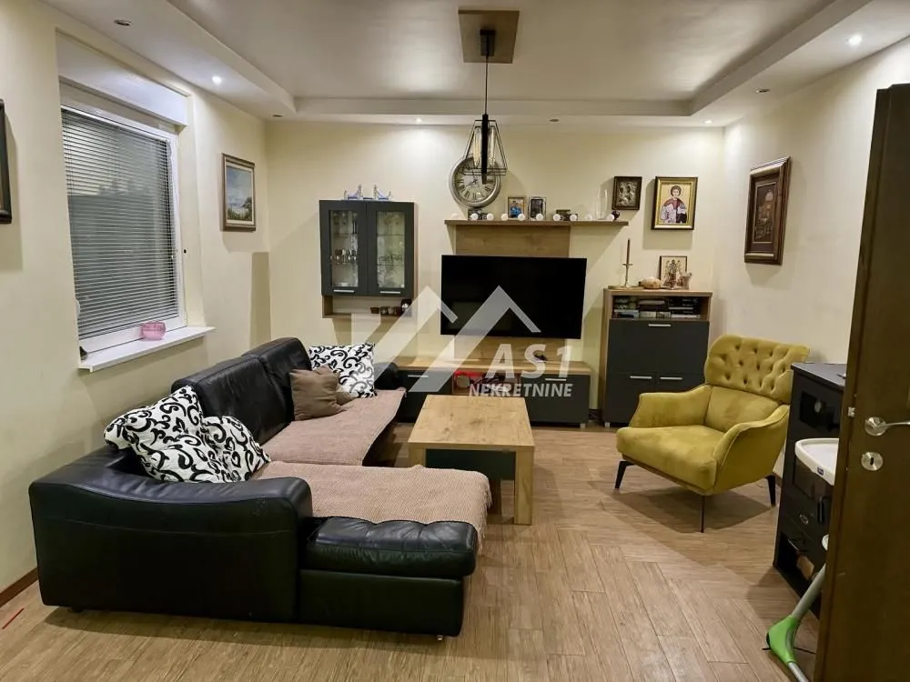 Izdavanje, kuća, 250m², Adice, Novi Sad Sve Podlokacije