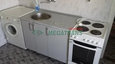 Manja kuhinja sa sudoperom, šporetom i mašinom za veš. - image 13