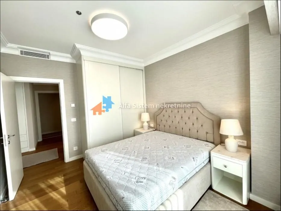 Izdavanje, četvorosoban stan, 123m², Novi Beograd Blok 65, Novi Beograd Sve Podlokacije