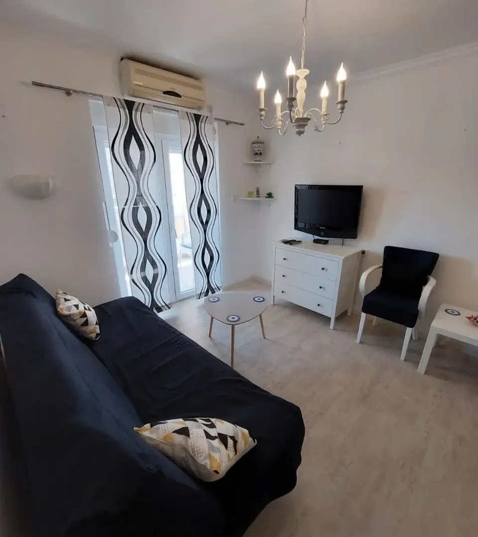 Izdavanje, dvosoban stan, 60m², Tivat, Crna Gora