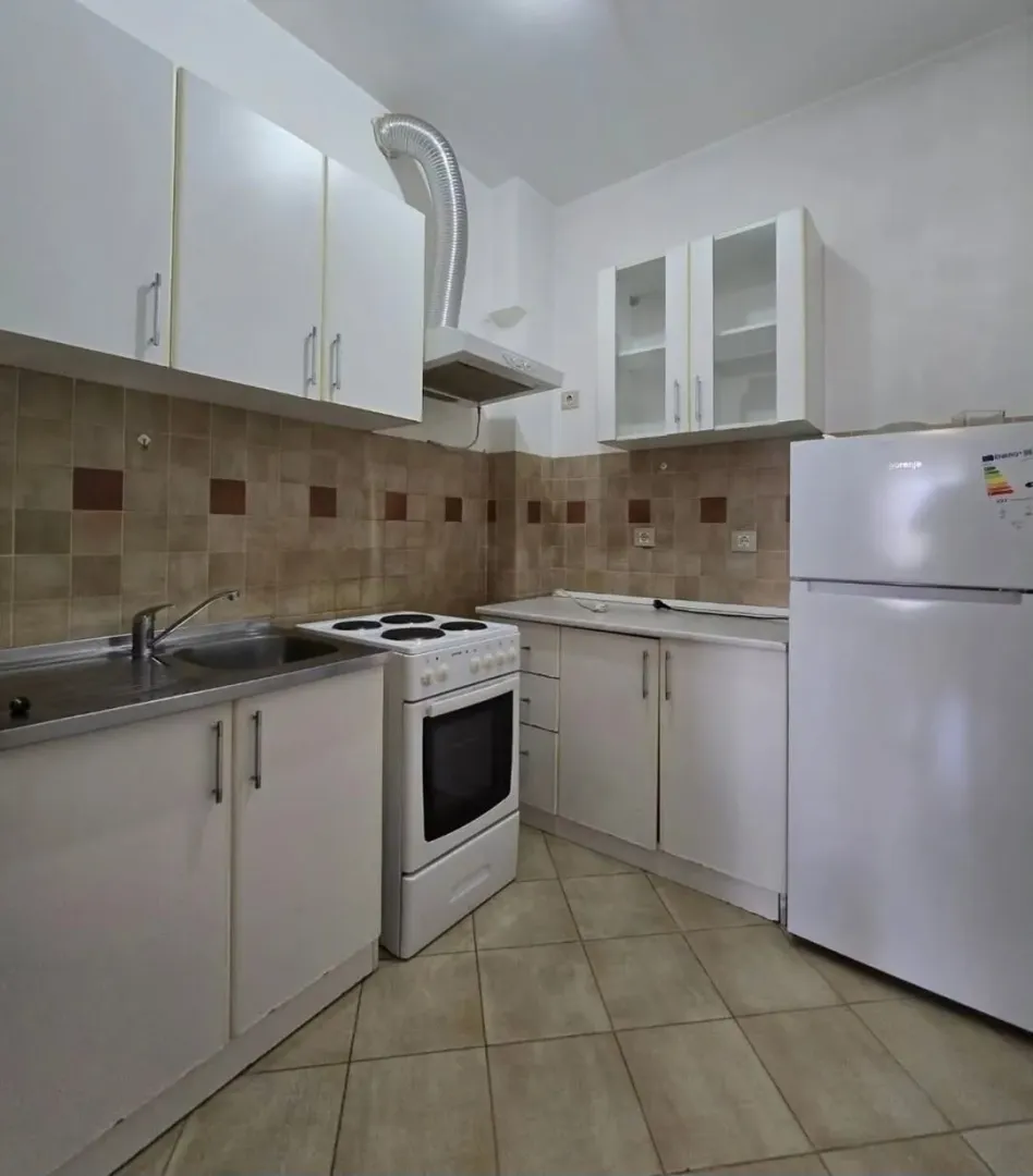 Izdavanje, jednosoban stan, 46m², Krivi Most, Podgorica
