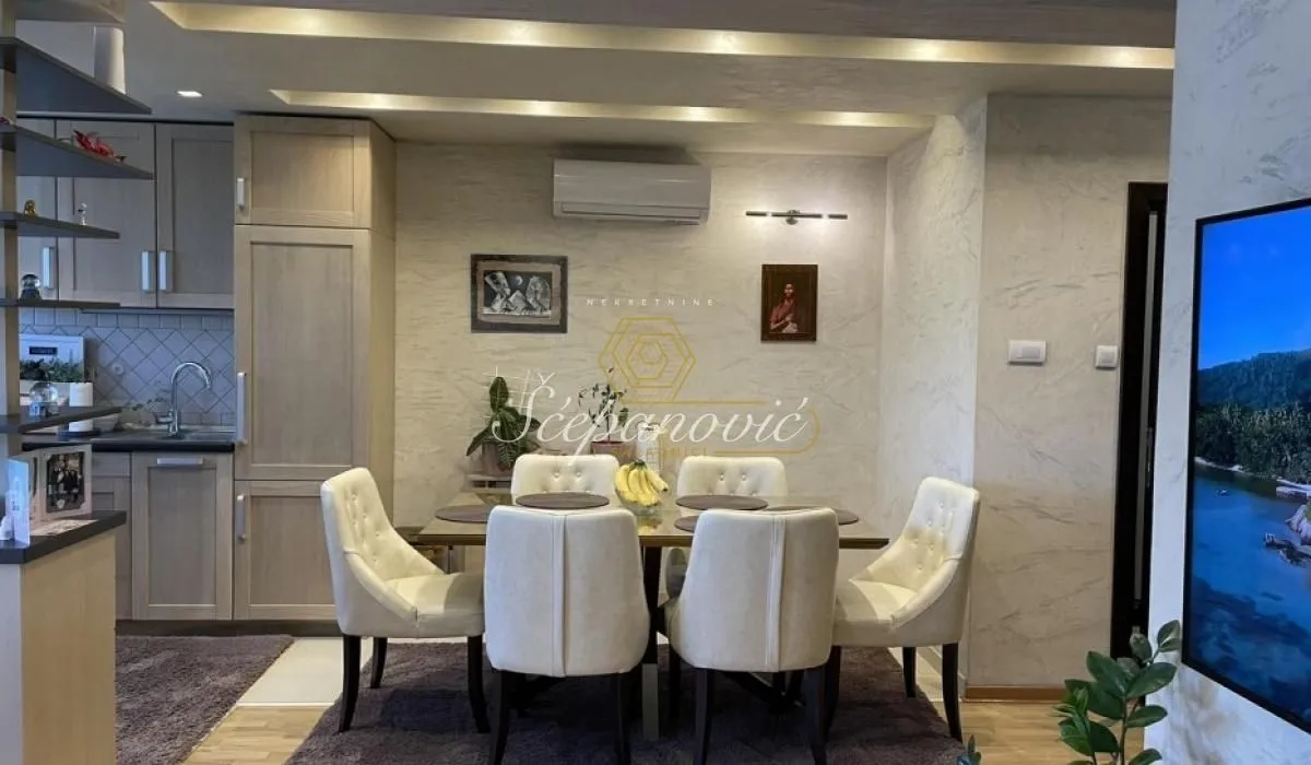 Prodaja, četvorosoban stan, 105m², Bulevar Evrope, Novi Sad Sve Podlokacije