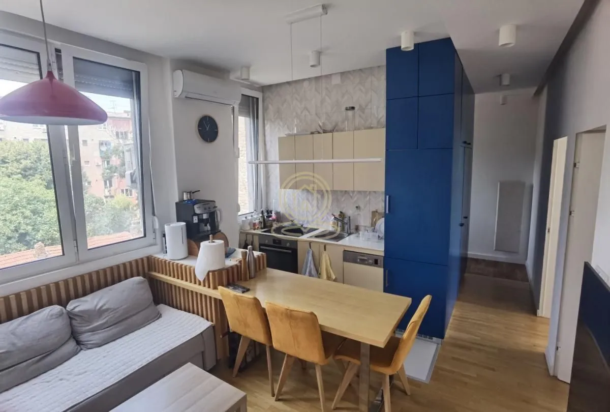 Izdavanje, trosoban stan, 60m², Skadarlija, Beograd