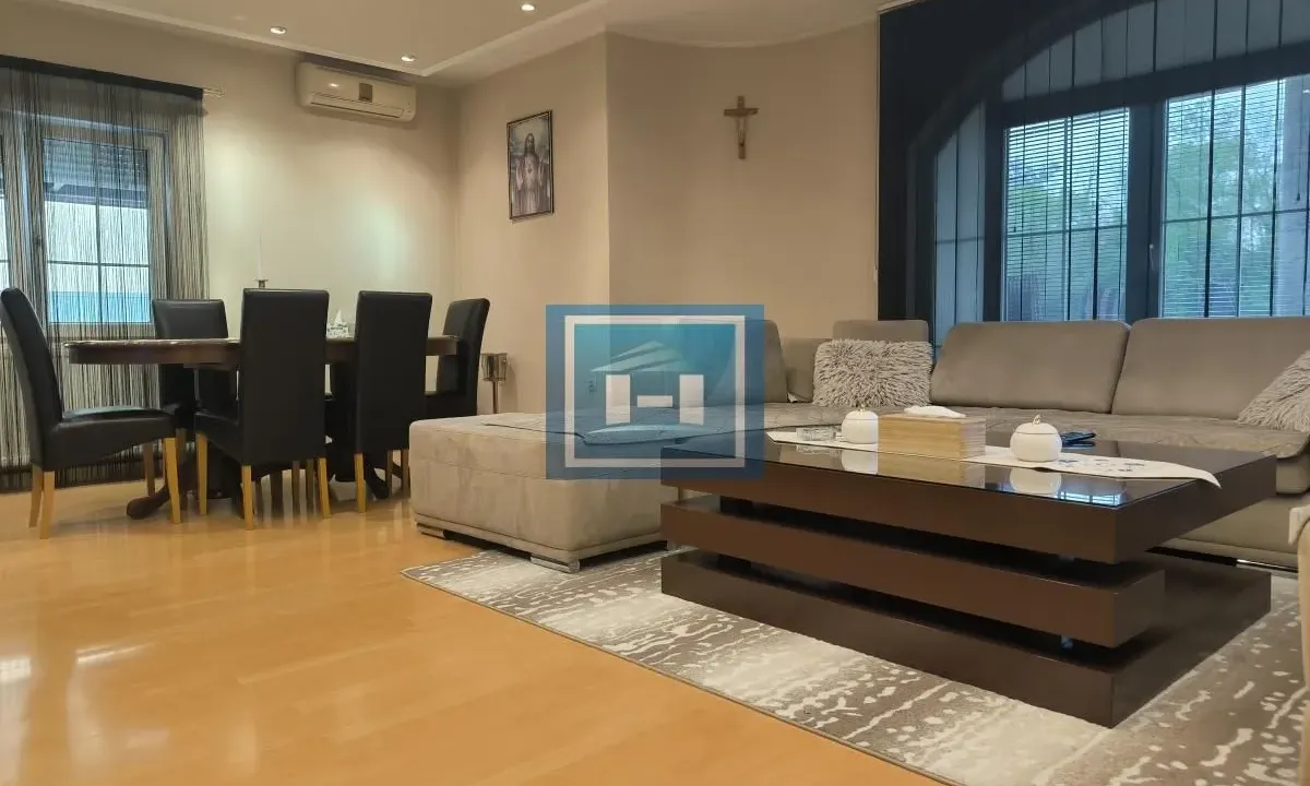 Prodaja, kuća, 470m², Ćuprija, Srbija